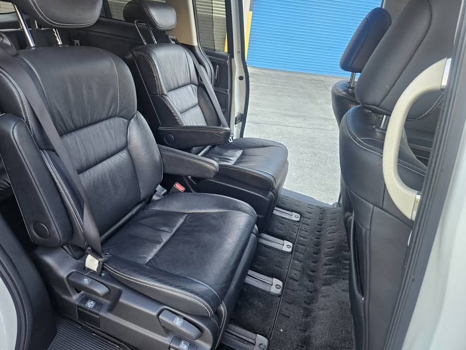 2015 Honda Odessey Vti- L Luxury 11.jpg